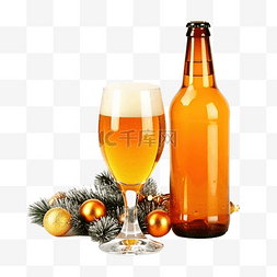 玻璃杯中的啤酒和带圣诞装饰的瓶