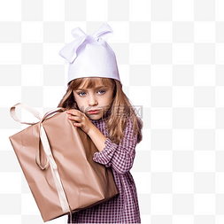 孩子沮丧图片_戴着帽子和圣诞袋的小女孩被隔离