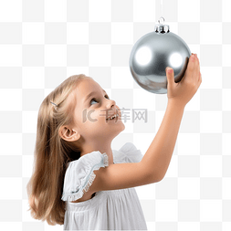 女孩给了一个圣诞树球