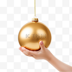 圣诞树上挂着闪亮的金色节日小玩