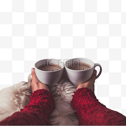 女性咖啡图片_灰色蓬松毯子上有红指甲和咖啡杯