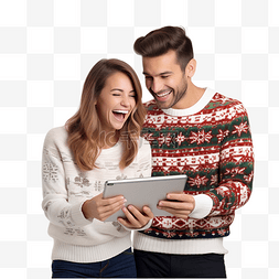 穿着圣诞毛衣拿着数码平板电脑的