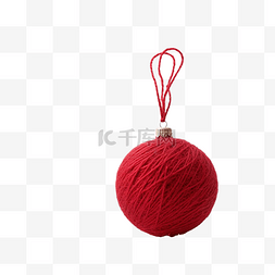 天然雪上红纱球制成的圣诞树装饰