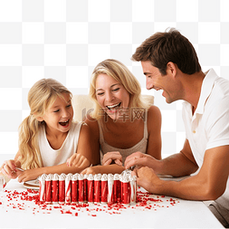 一家人看月亮图片_微笑的一家人在餐桌上拉圣诞拉炮