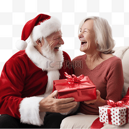 老夫妇在家里微笑着交换圣诞礼物