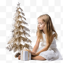 像图片_坐在一棵程式化的圣诞树旁的小女