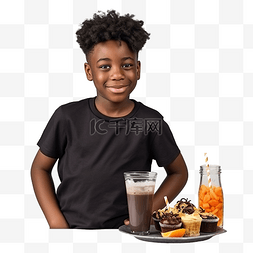 喝果汁的男孩图片_身穿休闲 T 恤的黑人男孩站在柜台