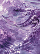 浅紫色的水闪闪发光插画图片