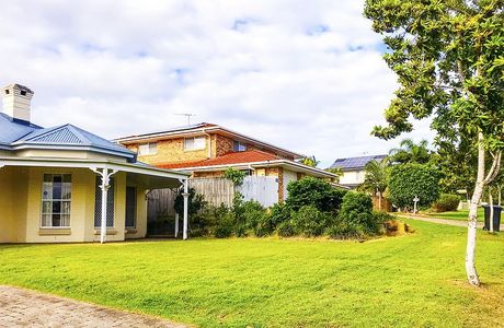 澳洲的别墅民房和草地