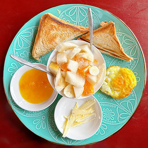 民宿早餐食物餐饮早饭烤面包酸奶水果煎蛋