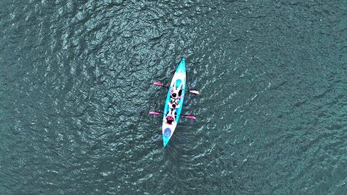 航拍假日旅游湖中漂流夏日漂流皮划艇模板
