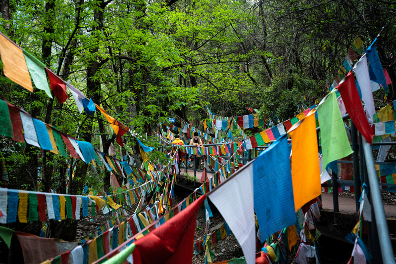 微风吹动风铃声