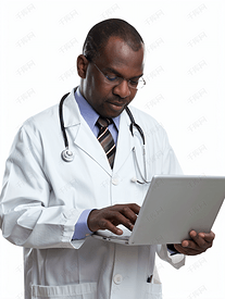 医生看一起看笔记本电脑