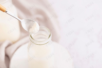 冲泡牛奶营养早餐图片