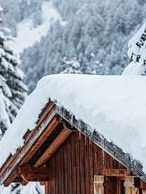 屋顶上的雪冬季建筑屋顶建筑细节