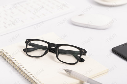 黑框眼镜创意学习办公场景