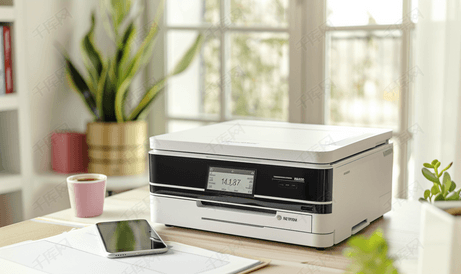 办公桌上的现代打印机扫描仪打印机
