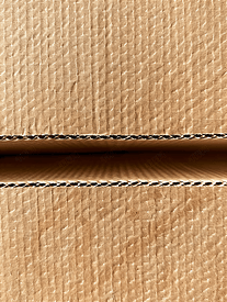 回收棕色纸盒图案的纸盒表面纸板片纹理背景细节