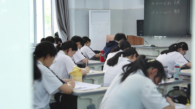 实拍视频素材高三学生晚自习紧张学习备考高考实拍素材