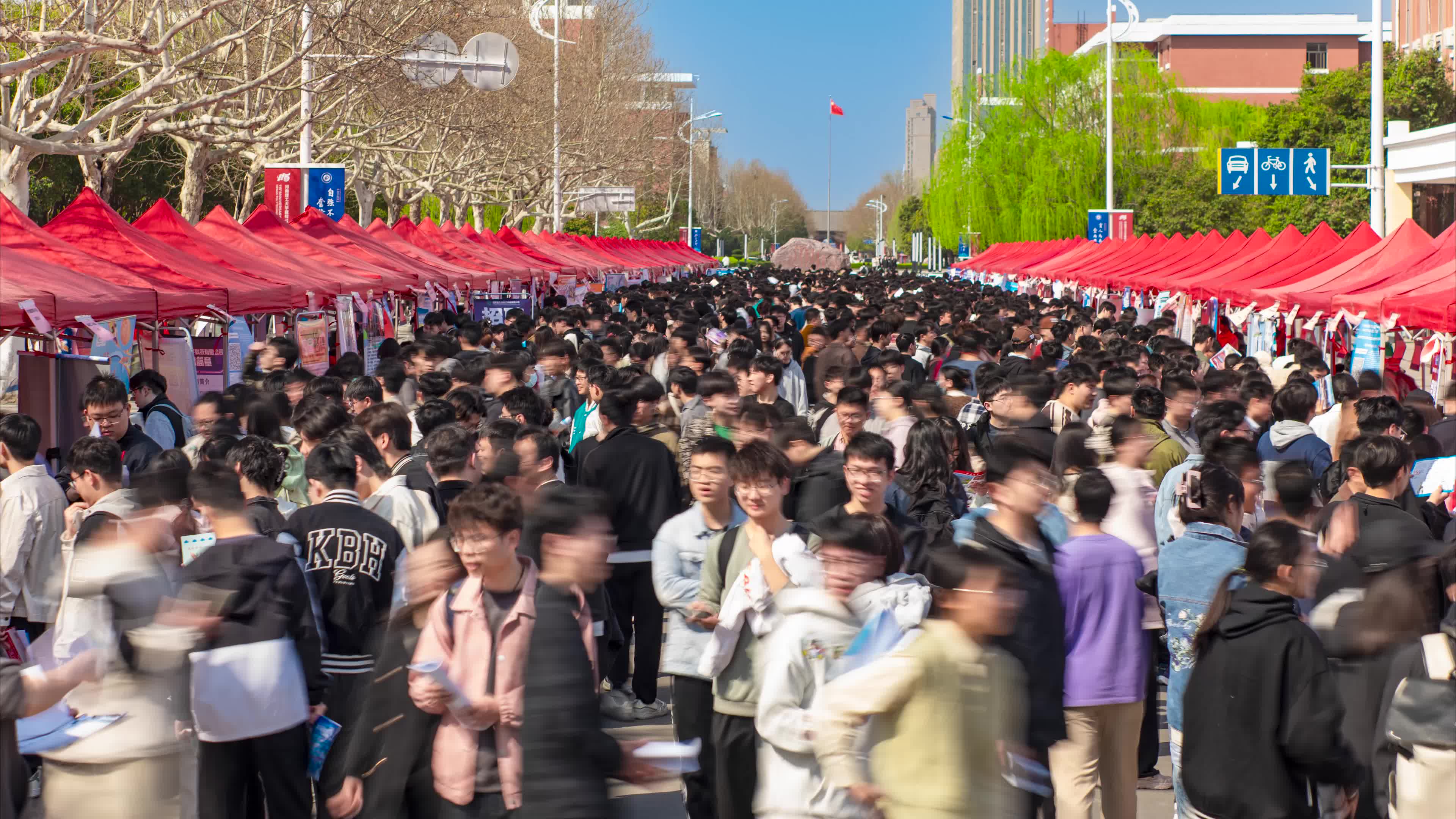 大学校园招聘会就业人流延时实拍视频素材视频特效素材-千库网