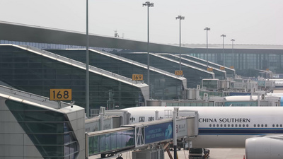 广州白云国际机场航站楼停机坪实拍视频素材