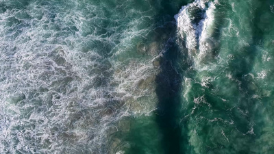 4k航拍大海海浪实拍素材