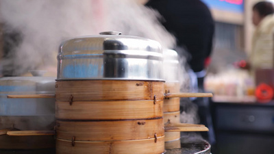 4K美食早餐摊竹制蒸笼冒蒸汽实拍实拍视频素材