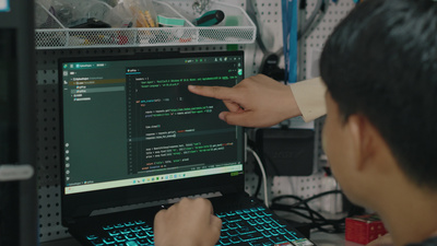 大学生创新创业团队协作调试机器人实拍视频素材