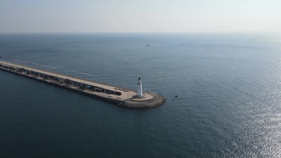航拍青岛爱情码头大海实拍素材