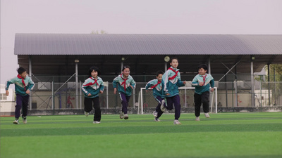 校园小学生在操场活动奔跑实拍视频素材