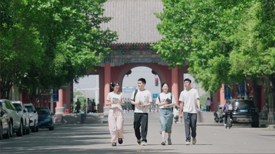 大学校园生活青春学生学习讨论视频实拍