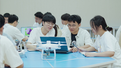 大学团队课堂研讨测量仪器无人机实拍素材