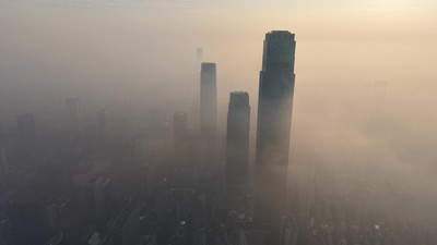 迷雾中的长沙国金中心IFS航拍风光实拍视频素材