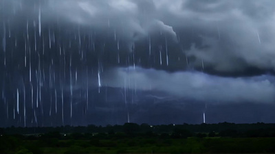 恶劣天气夏季乌云暴雨下雨闪电打雷视频视频