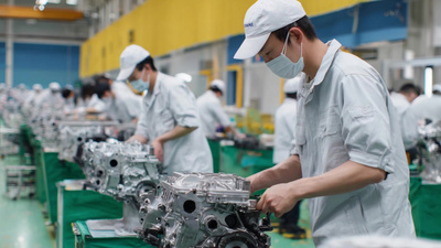 实拍视频素材4K制造业工人工作人员流水线视频实拍