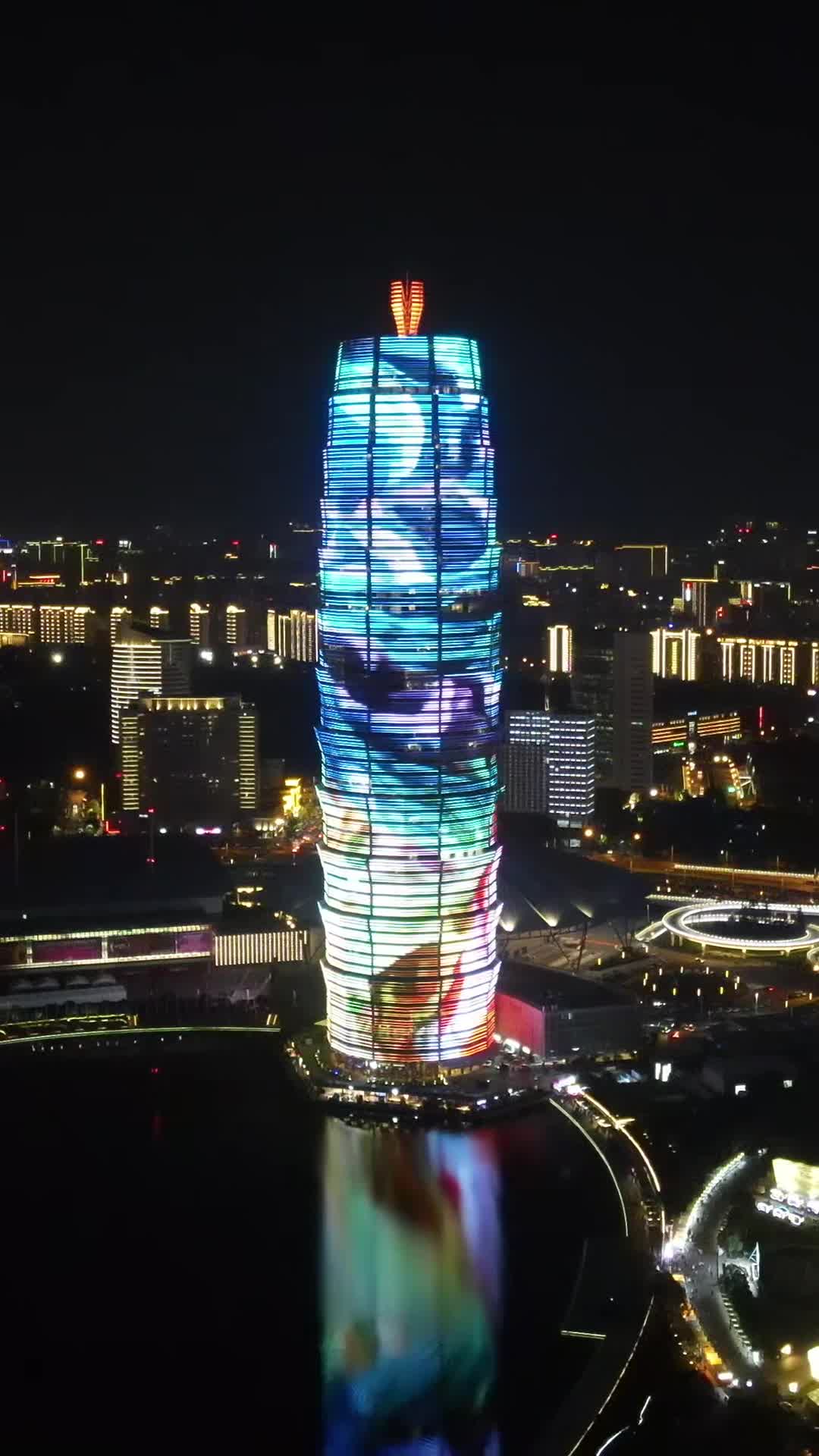 竖版航拍河南郑州千禧广场大玉米地标建筑航拍视频特效素材
