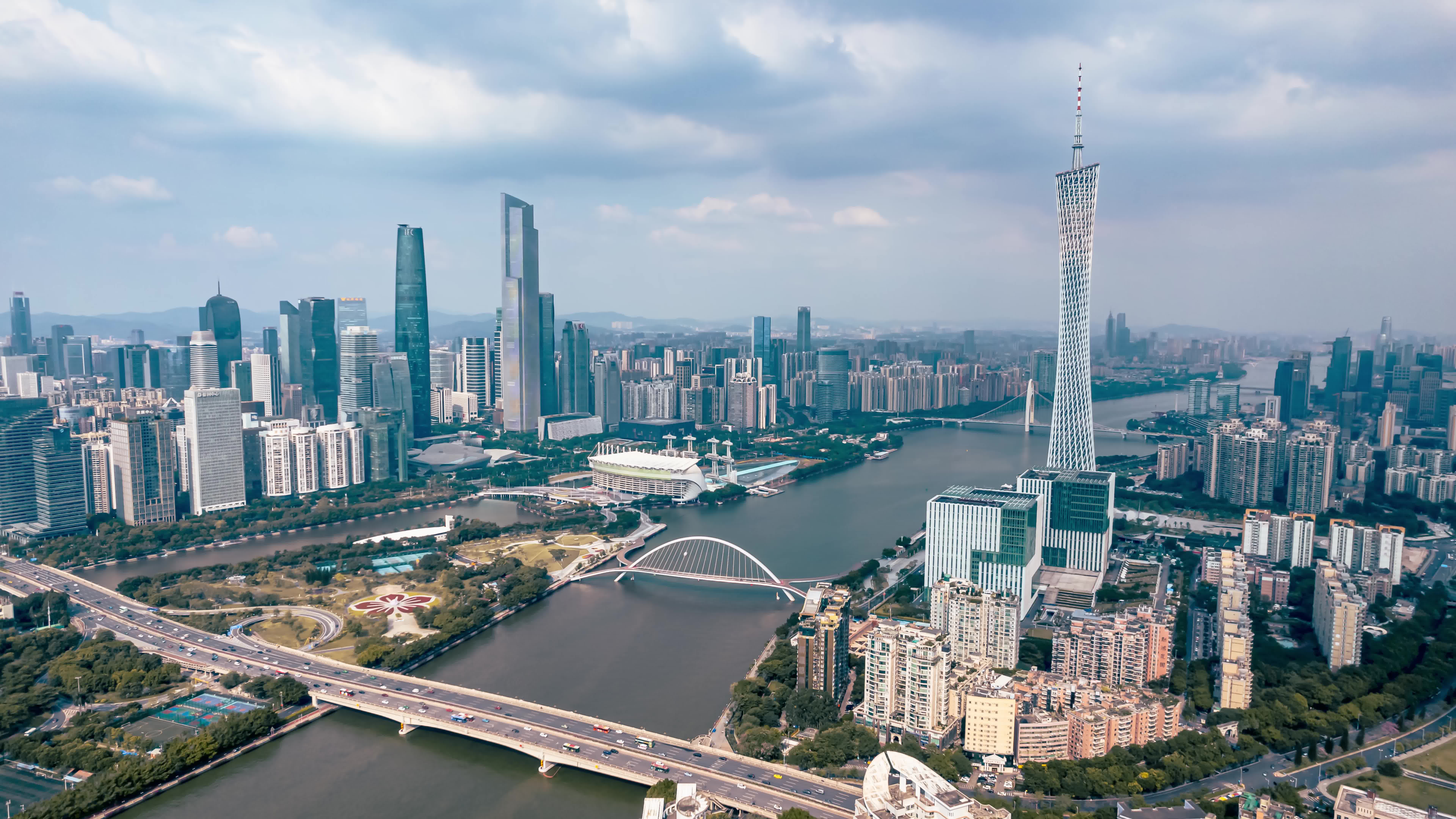 8k航拍广州珠江全景广州塔双塔城市地标延时