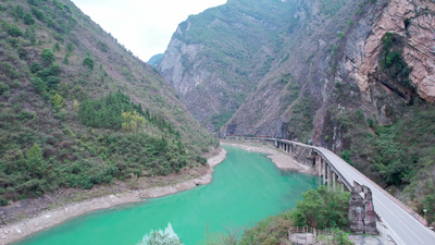 4K深山青山绿水峡谷风光航拍视频