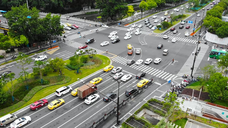 1080p航拍城市十字路口车流