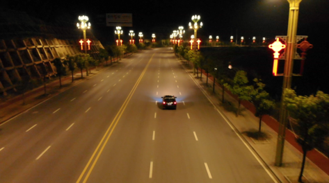 4K航拍夜晚道路跟车