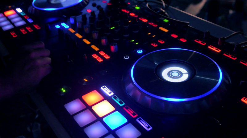 1080p酒吧dj热场调音台调试实拍