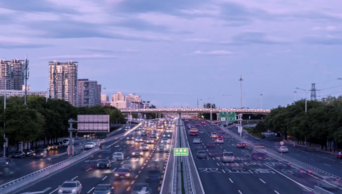 1080p夕阳下北京马路交通车流实拍