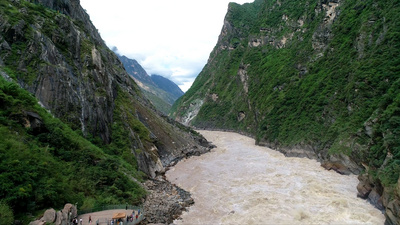 云南实拍视频素材4k云南香格里拉虎跳峡峡谷风光视频
