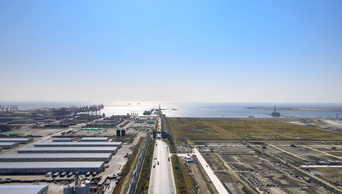 4K航拍工厂风光景大型港口海岸码头