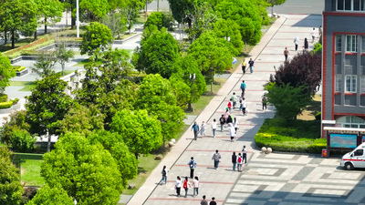 4K航拍学校校园学生学生放学校园环境视频实拍