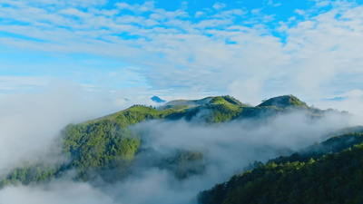 云南腾冲自然风光云雾草原美景4K航拍视频实拍