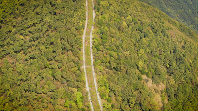 山川春天实拍视频素材4K实拍春季春天登山步道运动