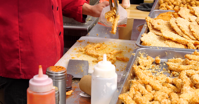 4k鸡排炸鸡排鸡柳油炸小吃小吃摊路边摊美食视频