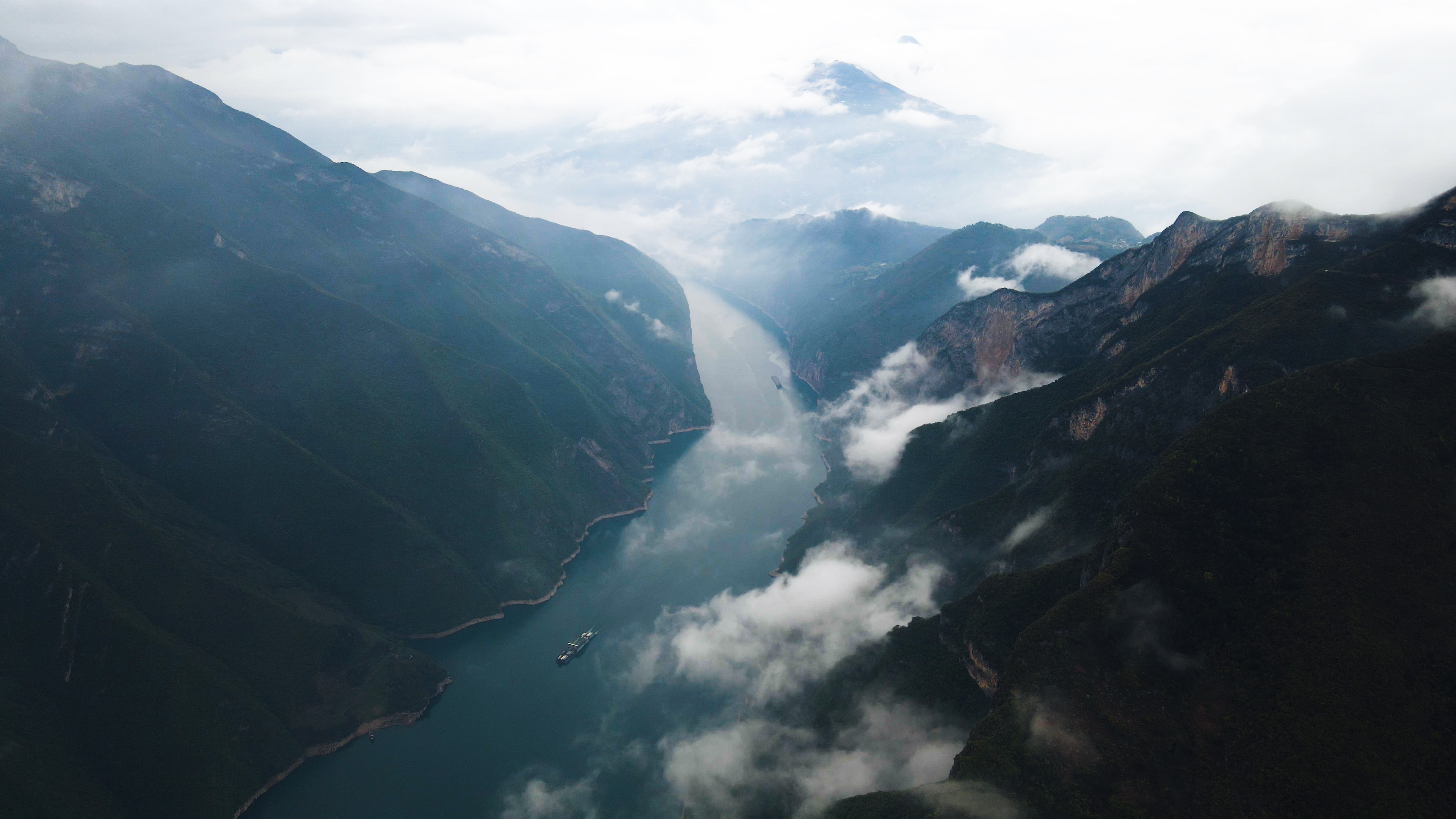 4K航拍长江三峡之巅云雾缭绕河流山峰实拍视频视频特效素材-千库网