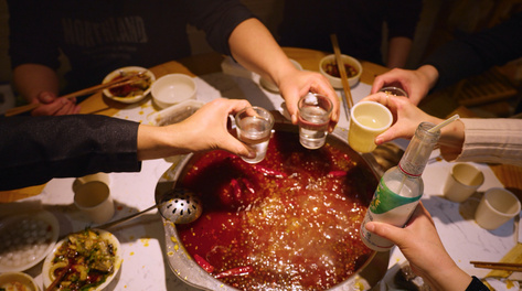 4k多人聚餐吃饭吃火锅干杯碰杯实拍